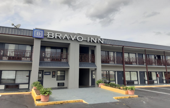 Bravo Inn - Exterior